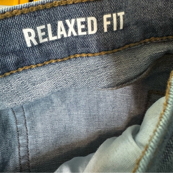 Wrangler Women’s Relaxed Fit High Rise Straight Leg Jeans. EUC. Waist 29 - Picture 3 of 10